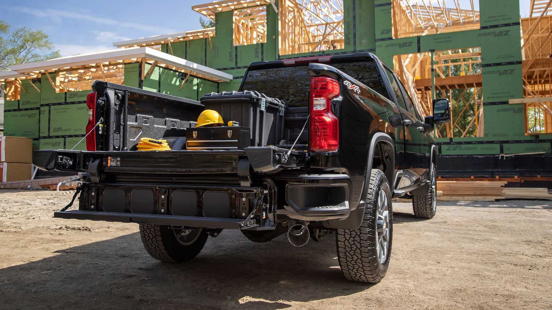 Chevy's Big Silverado HD Gets Multi-Flex Tailgate Option 1 Chevy's Big Silverado HD Gets Multi-Flex Tailgate Option
