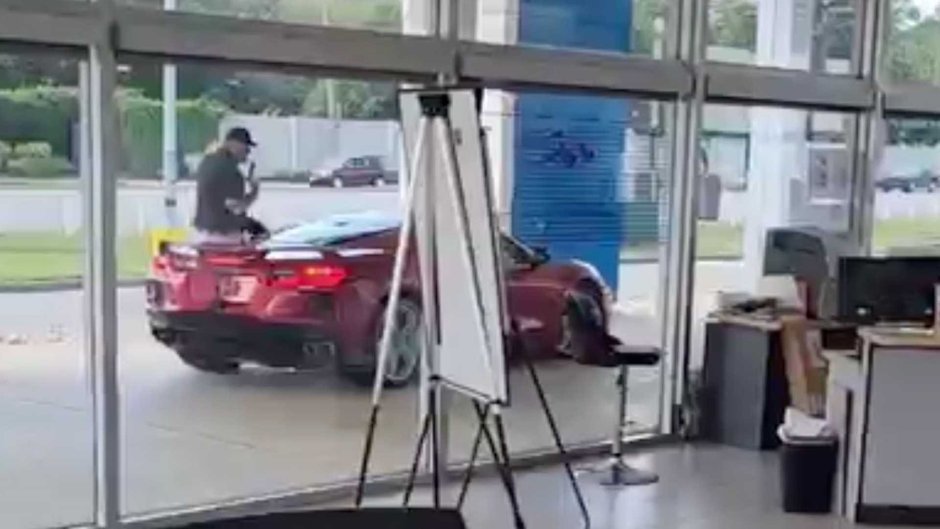 Guy Steals Corvette Off Dealer Lot Right In Front Of Salesperson 1 Guy Steals Corvette Off Dealer Lot Right In Front Of Salesperson