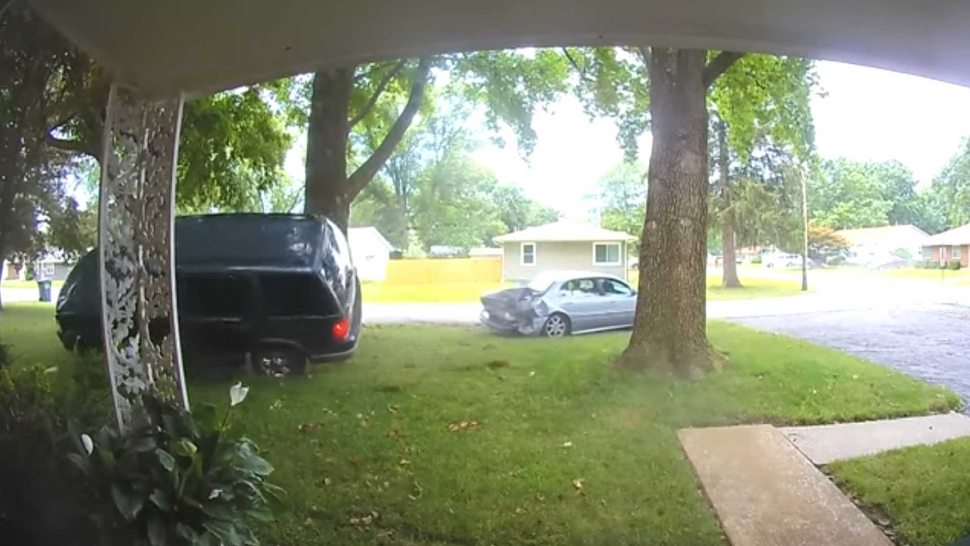 Crazy Crash Sees SUV Ram Car Into Front Yard, Everyone Runs Away 1 Crazy Crash Sees SUV Ram Car Into Front Yard, Everyone Runs Away