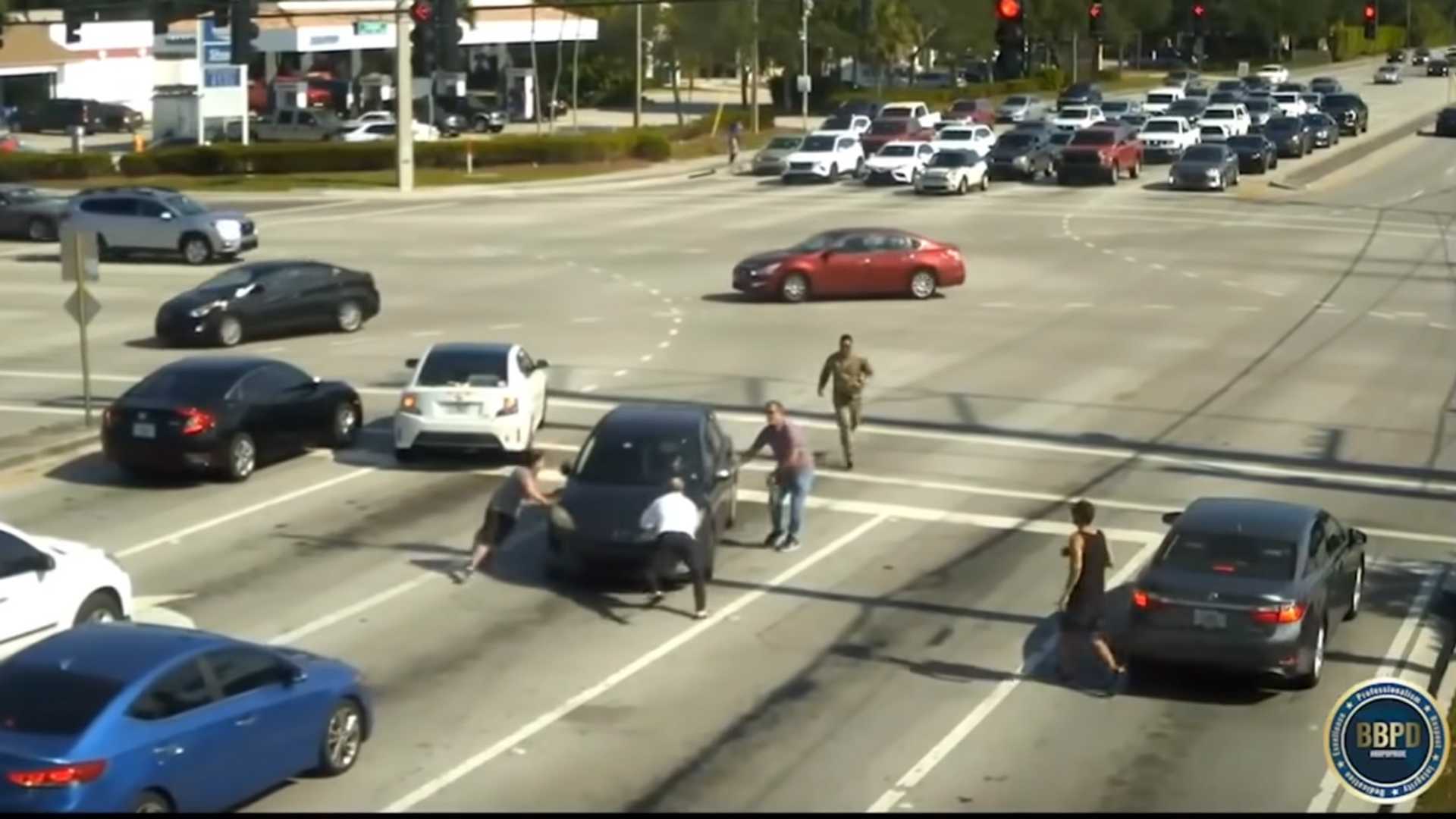 Kind Citizens Stop Rolling Car After Driver Suffers Medical Emergency 1 Kind Citizens Stop Rolling Car After Driver Suffers Medical Emergency