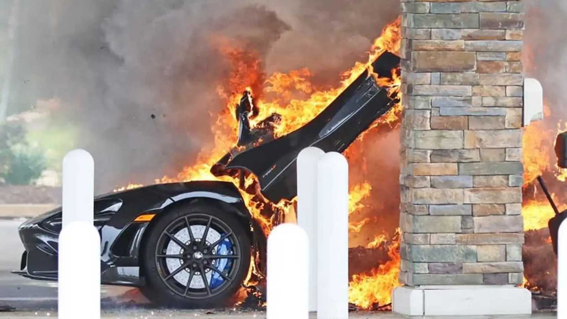 McLaren 765LT Burns To Pile Of Ash In Fire At Gas Station 1 McLaren 765LT Burns To Pile Of Ash In Fire At Gas Station