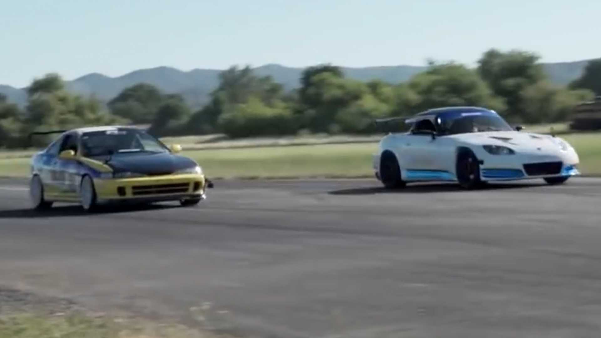 Honda S2000 Drag Races Acura Integra Type R in RWD-Vs-FWD Fight 1 Honda S2000 Drag Races Acura Integra Type R in RWD-Vs-FWD Fight