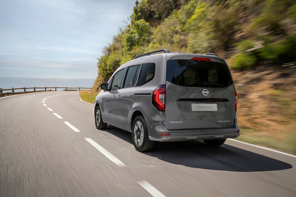 1745224293-885096-f275-23tdieulhd-townstar-ev-combi-022-lr