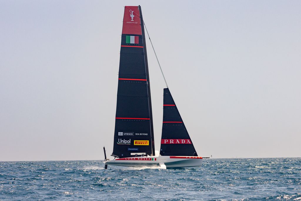 1747817085-luna-rossa