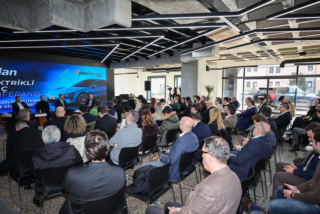 2plan-elektrikli-arac-konferansi-gelecegin-mobilitesine-isik-tuttu-3
