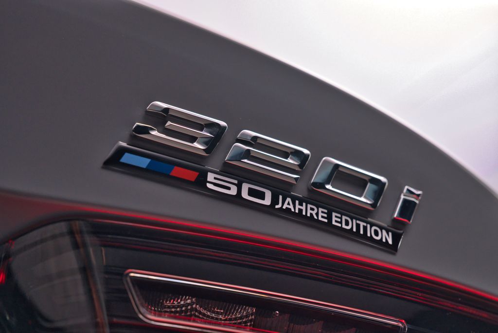 bmw-320i-sedan-50-jahre-edition-4