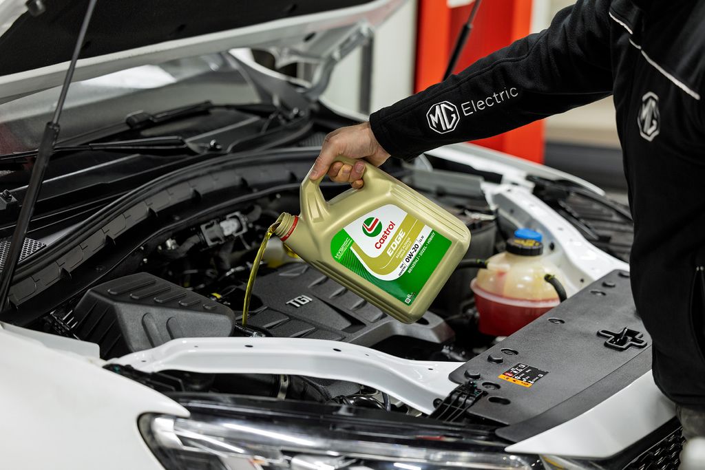 castrol-koklu-otomobil-markasi-mg-ile-turkiyede-is-birligine-imza-atti