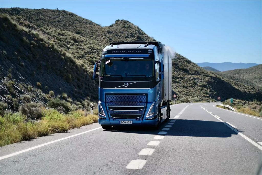 fuel-cell-electric-hydrogen-truck-original-file
