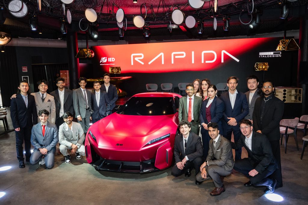 IED-Italdesign Rapida 2025 con il team degli studenti MTD dello IED(foto Andrea Guermani)
