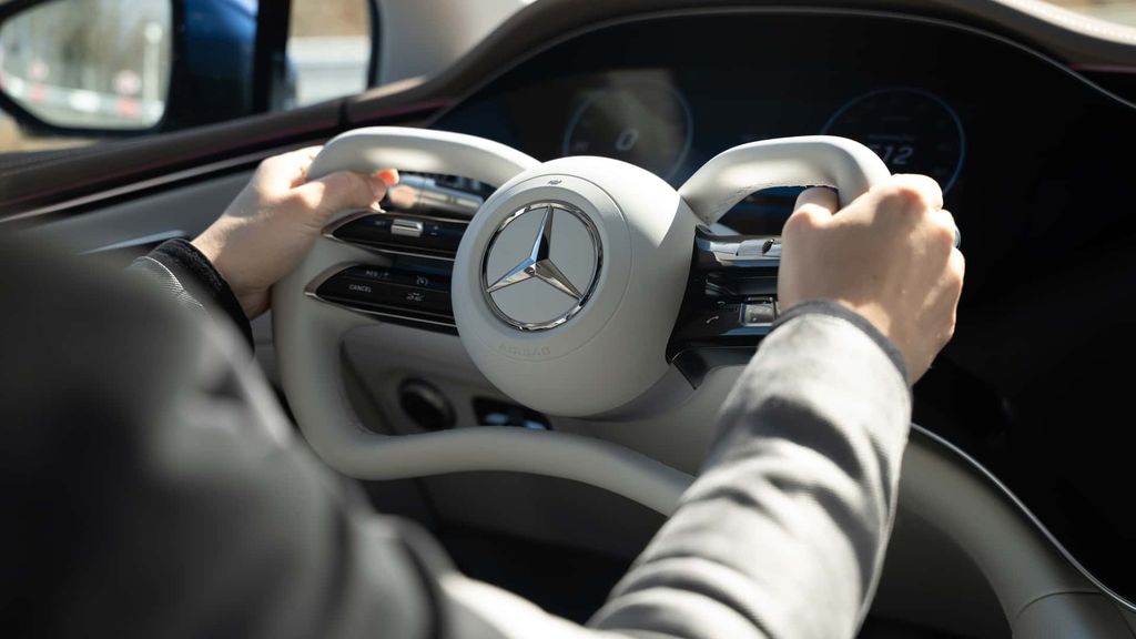 mercedes-benz-yoke-roues-directrices-avec-systeme-de-direction-par-fil-1