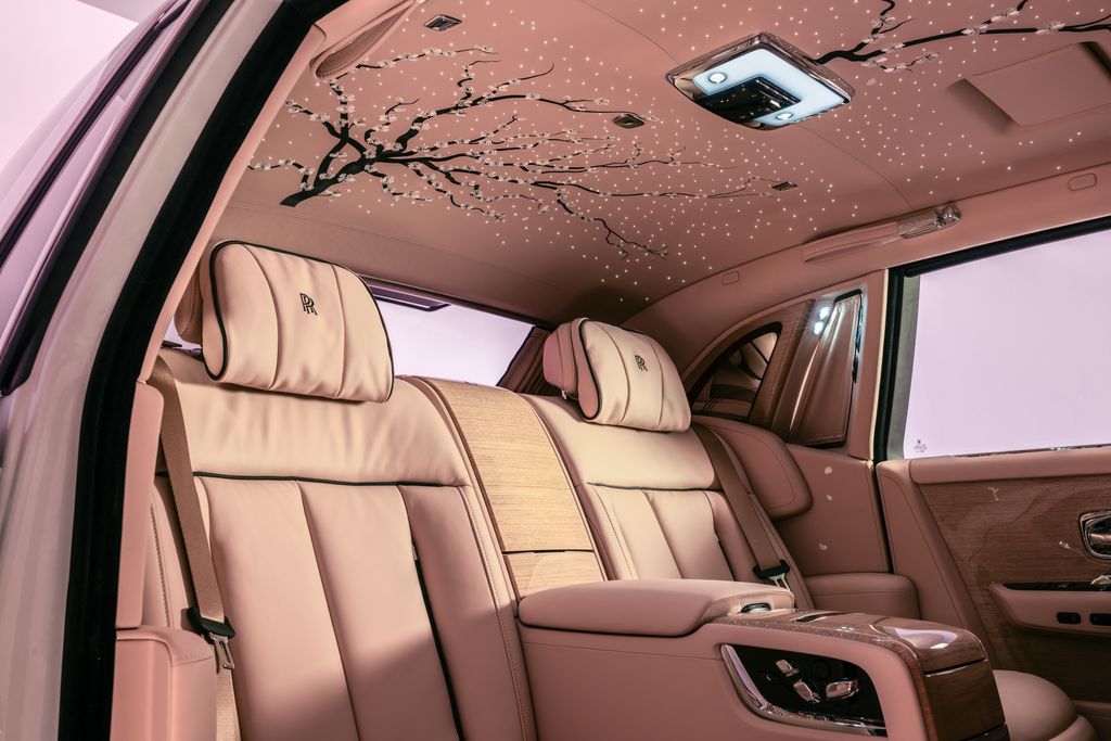 rollsroycephantomcherryblossom
