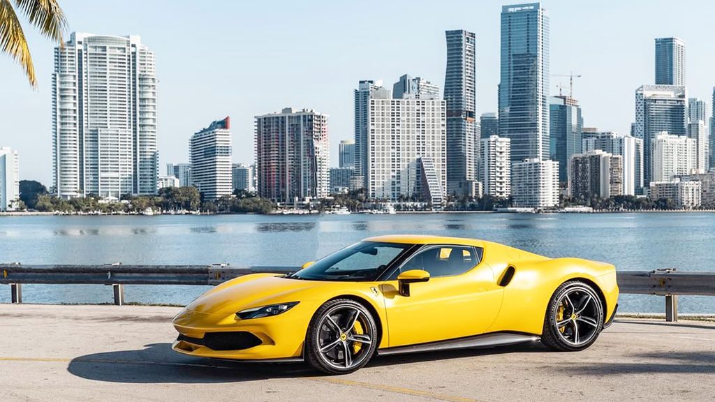 Una Ferrari 296 GTB a Miami, Florida