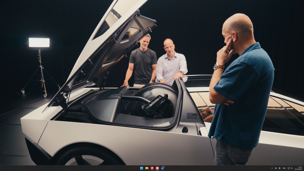 The Tesla Roadster Has Over 1 MW Of Power. Here Are The Full Specs