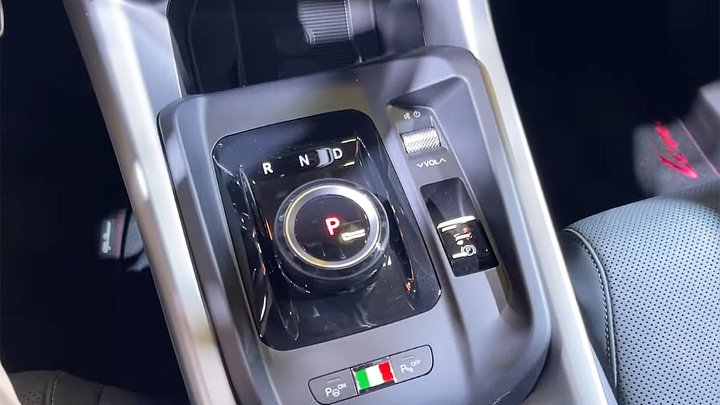 Alfa Romeo Tonale MY25, il selettore rotativo del cambio automatico