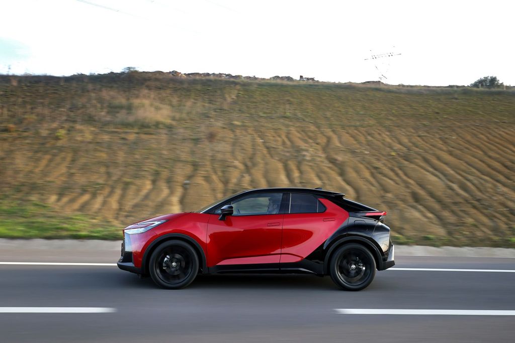toyota-c-hr-hybrid-gr-sport-4