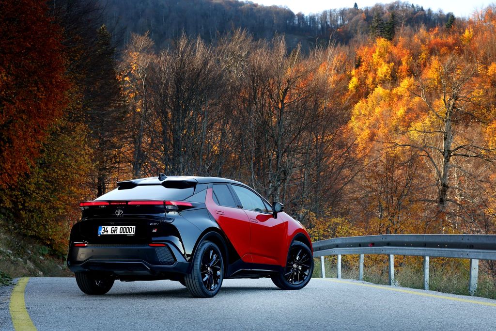 toyota-c-hr-hybrid-gr-sport-5