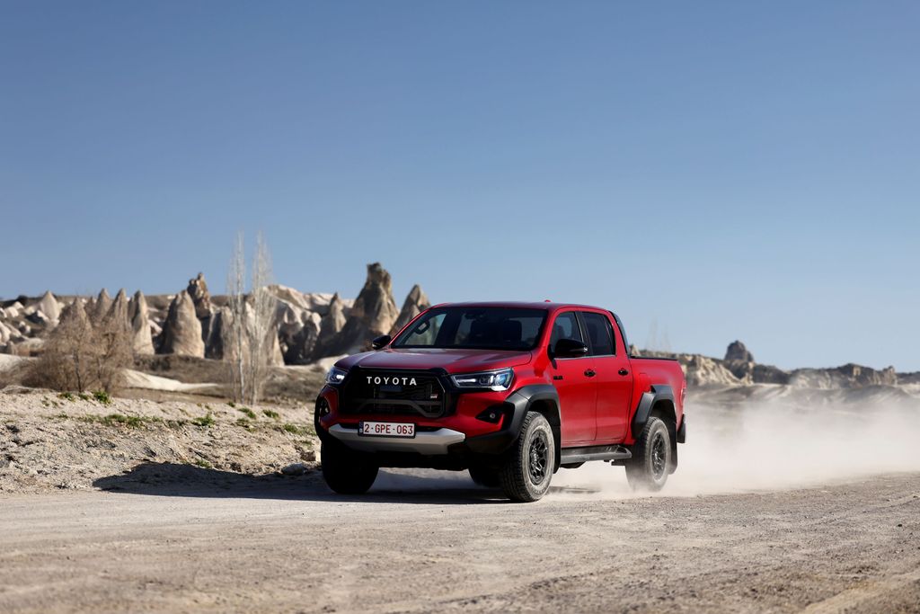 toyota-hilux-gr-sport-2-1