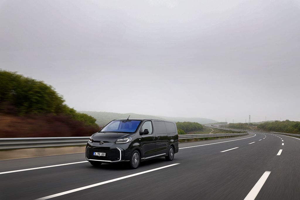 toyota-proace-verso-1