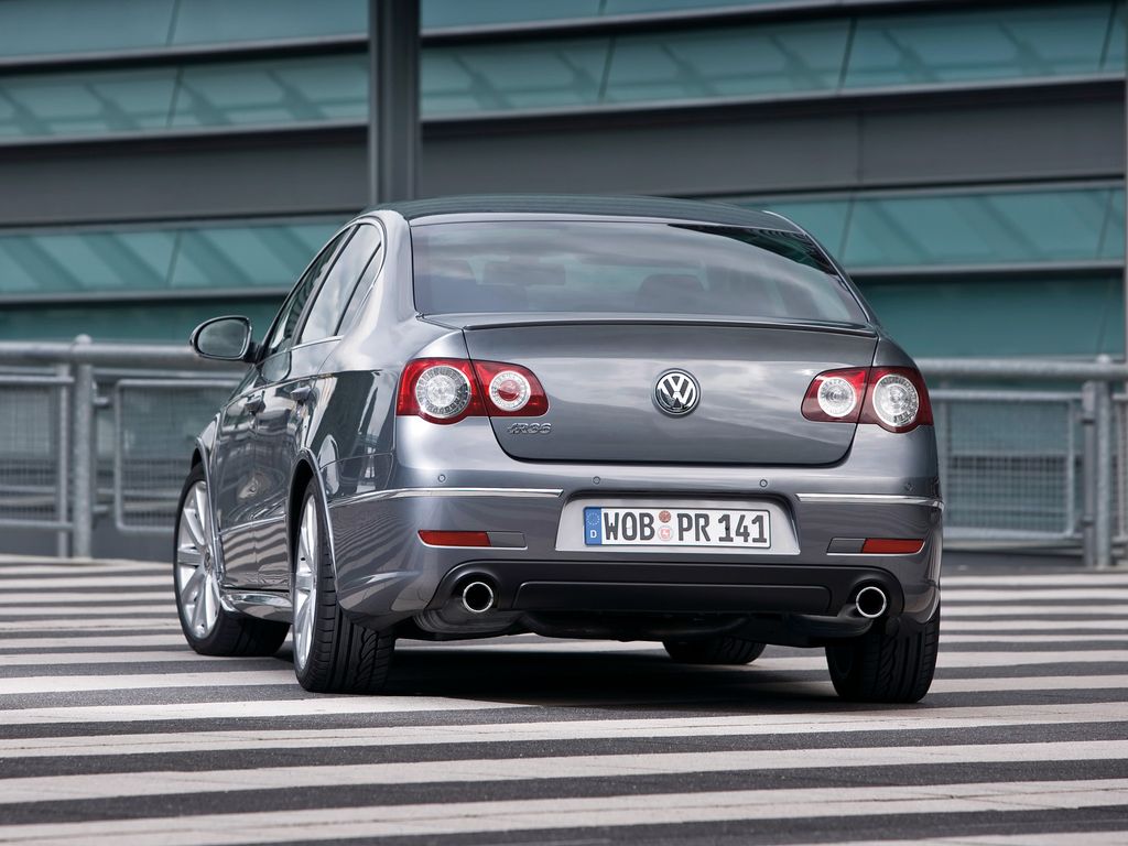 volkswagen-passat-r36-sedan-68