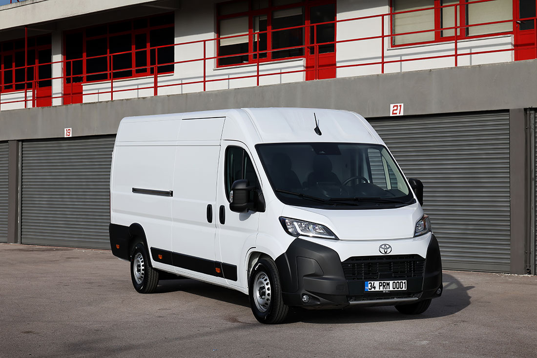 Toyota'dan ticari çıkartması!