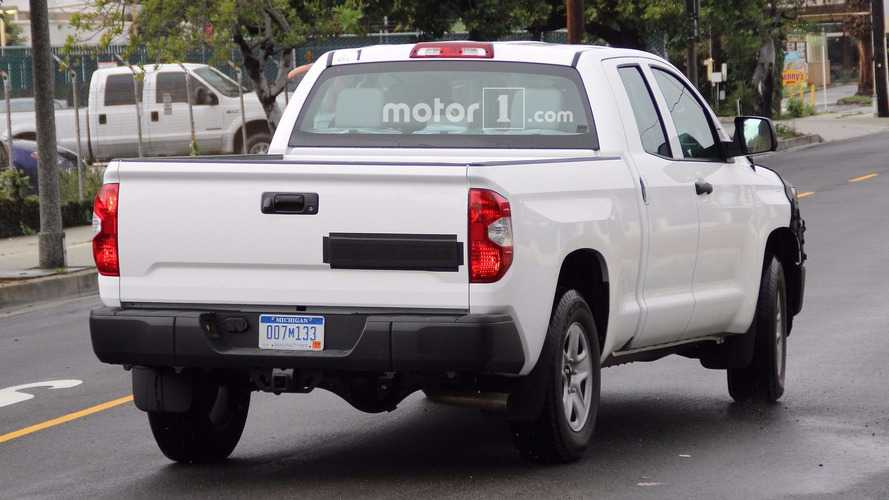 Toyota Tundra refresh spy pics