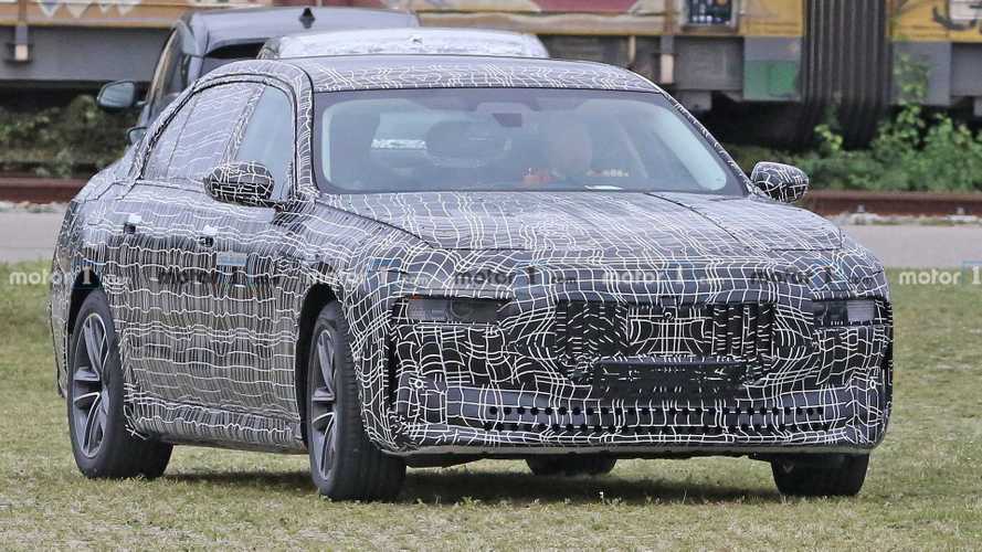 BMW i7 spy photo