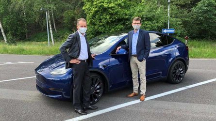volkswagen sobralsya dognat teslu v skorosti proizvodstva elektromobilej