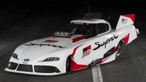 Toyota GR Supra Vicces autó NHRA Front Három negyedév