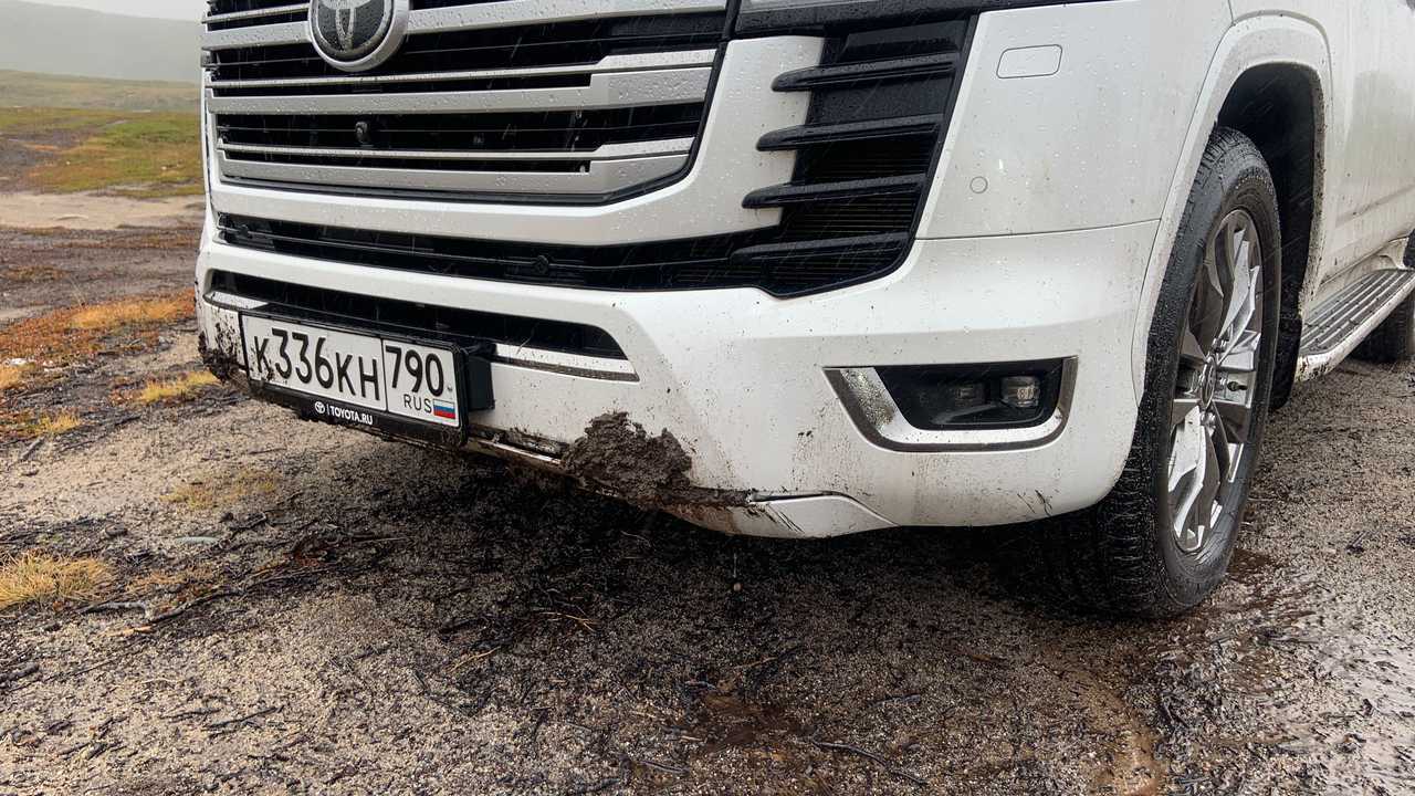 Повреждение Toyota Land Cruiser 300