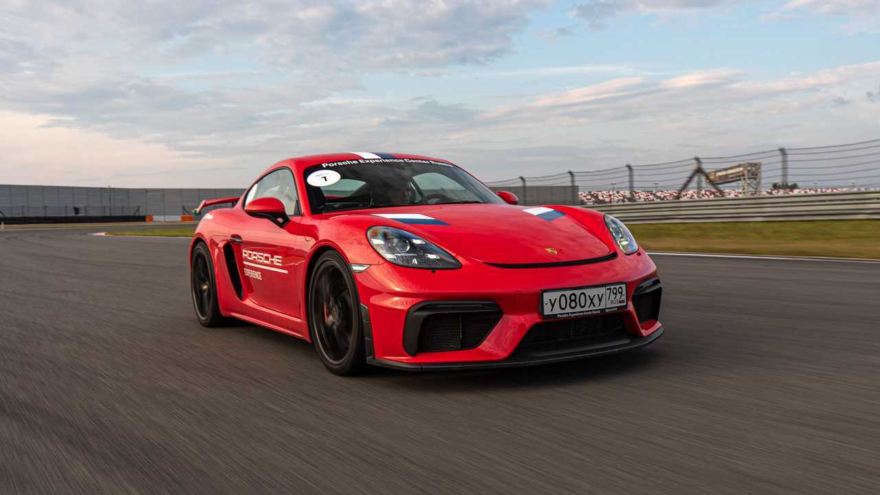 Porsche 718 Cayman GT4 на Moscow Raceway