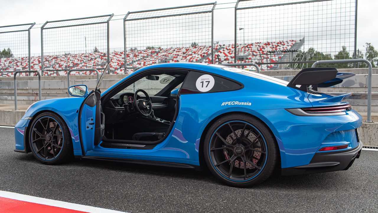 Porsche 911 GT3 с открытой дверью