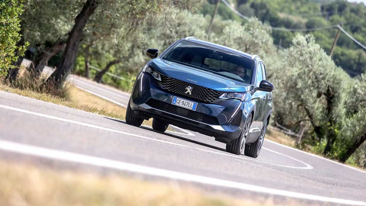 Una settimana da PLUG-IN con la Peugeot 3008 HYbrid 225