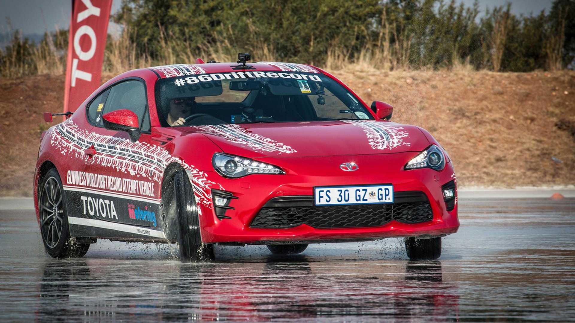 Une Toyota GT68 Drifte Sur 168 Km Et Signe Un Nouveau Record