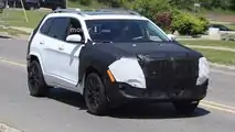 2018 Jeep Cherokee spy photo