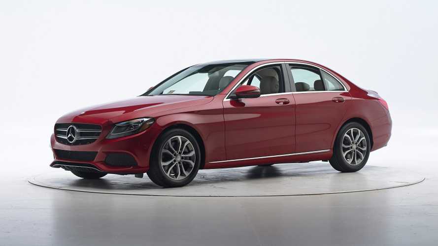 2016 Mercedes-Benz C-Class IIHS crash test