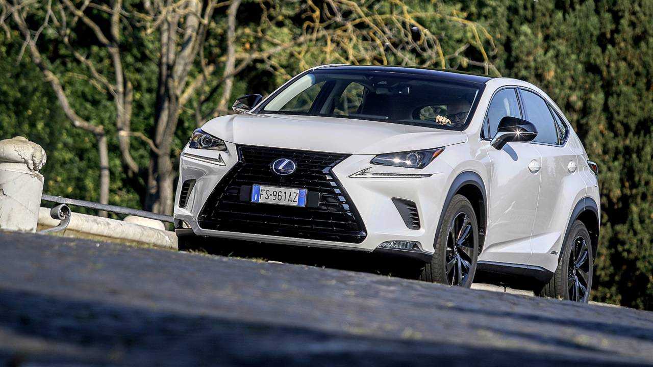 Lexus NX 300h, la prova