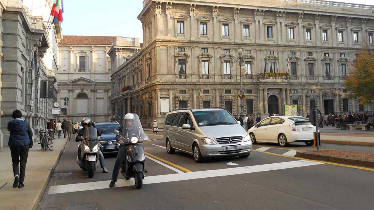 Copertina Blocco del traffico, Milano dice no alle deroghe ai poveri