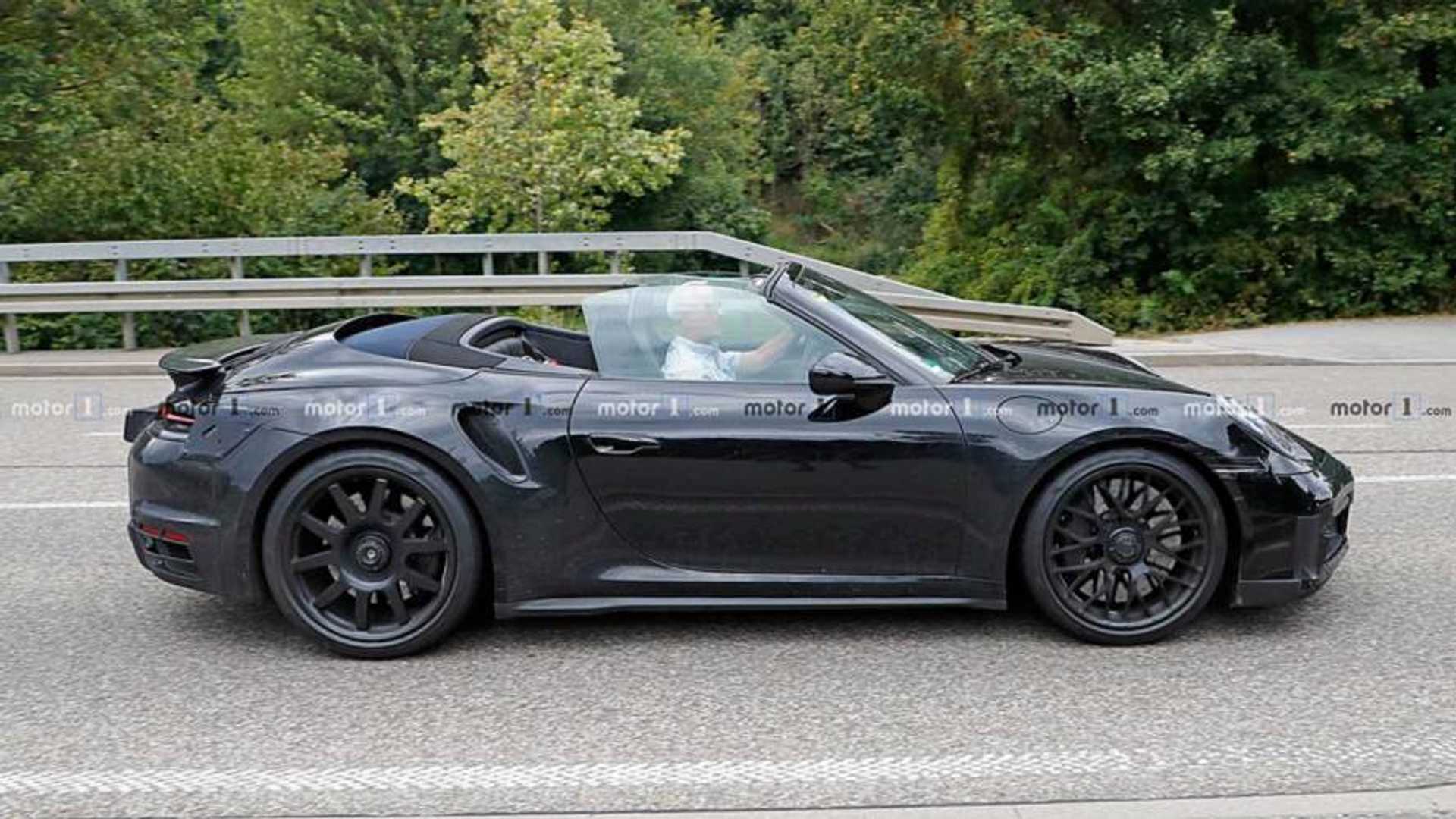 2018 - [Porsche] 911 - Page 9 Porsche-911-turbo-convertible-spy-shots