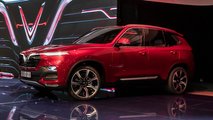 Vinfast LUX SA2.0 suv live in Paris