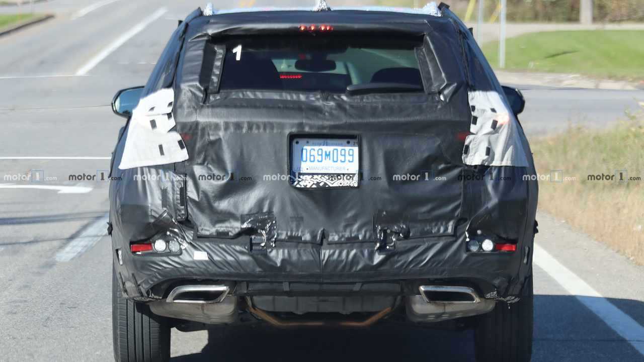 Buick New Mid-Size SUV Spy Photo