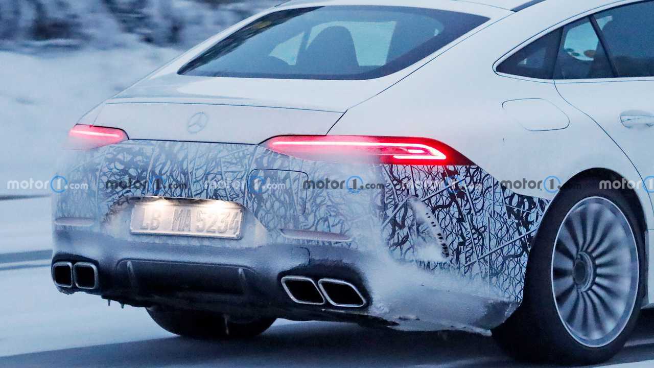 Mercedes-AMG GT73e, foto spia sulla neve