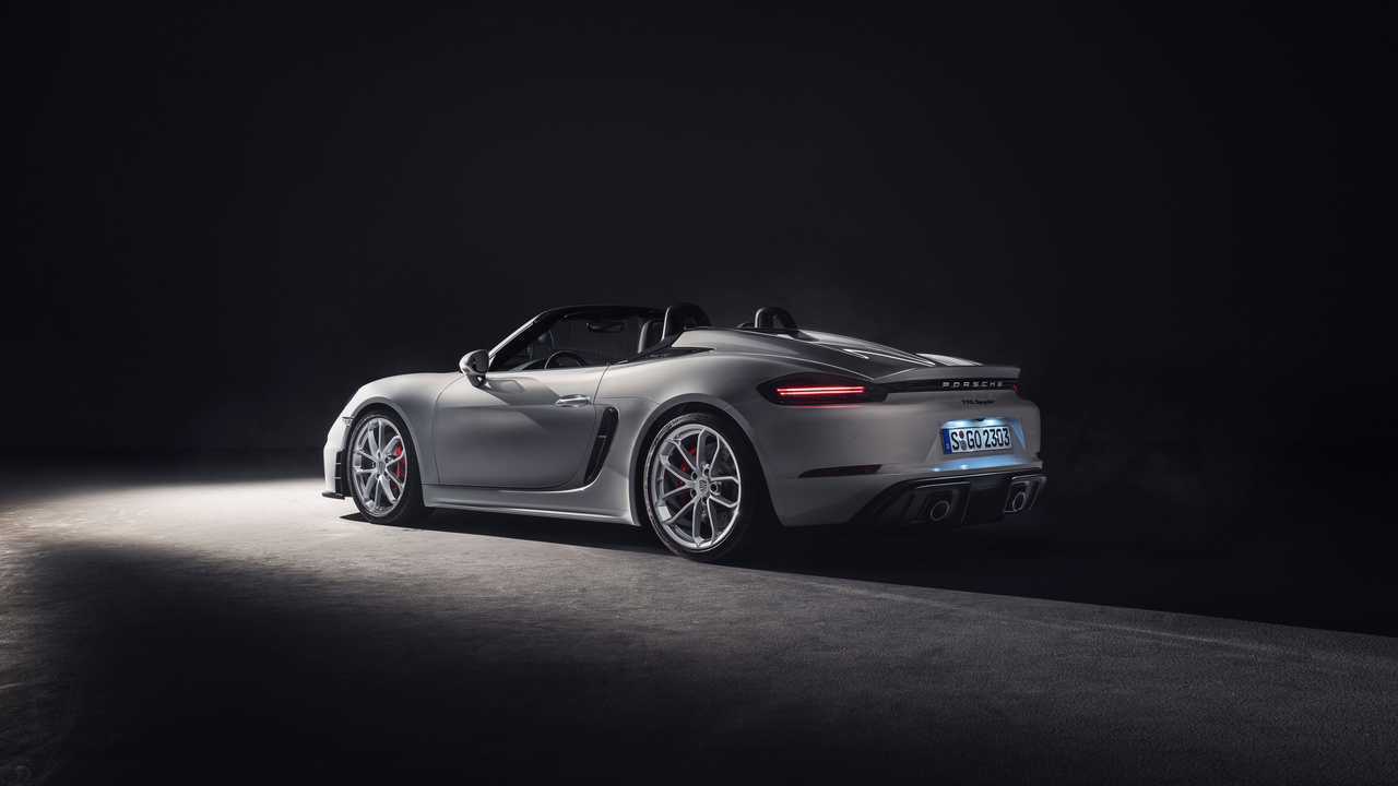 Porsche, propositi elettrici per la 718