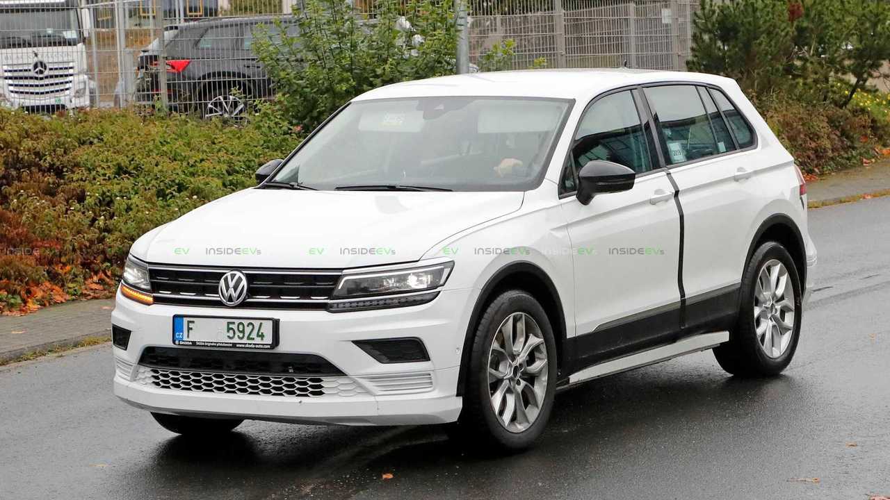 Škoda's First MEB-Based Test Mule Spotted In VW Tiguan Skin Škoda MEB-based EV test mule