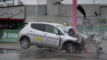 First-gen Nissan Leaf crash test by DEKRA