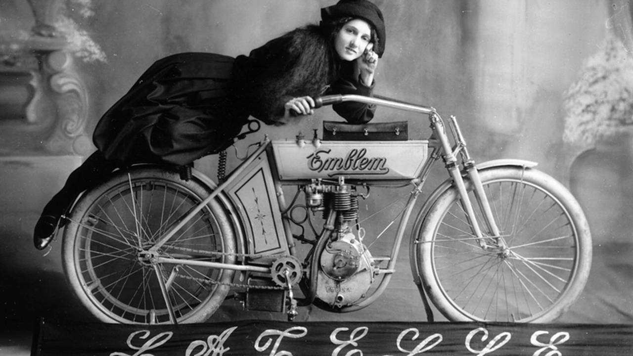 <strong>The Emblem 600cc single was joined in 1913 by a 1255cc V-twin, both featuring a cartridge-spring fork and seat-post spring suspension. We’re guessing that Latelle was a stunt rider circa 1920.</strong>