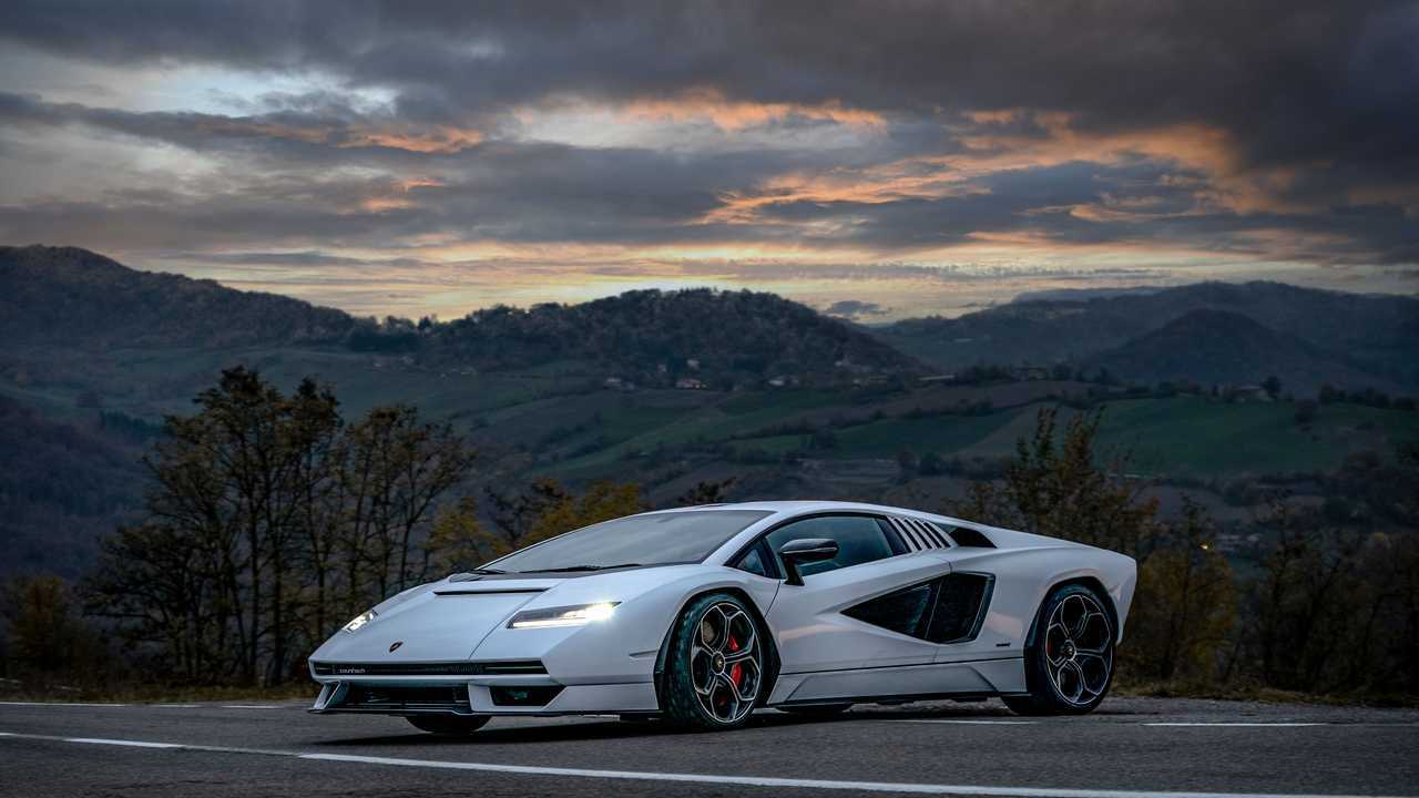 Foto - Lamborghini Countach LPI 800-4, per la prima volta in strada