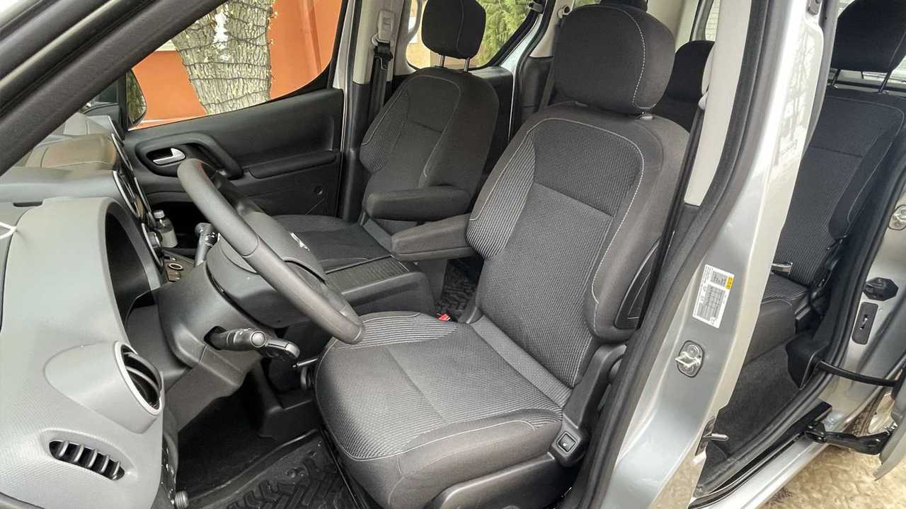 Opel Combo Life, передние сиденья
