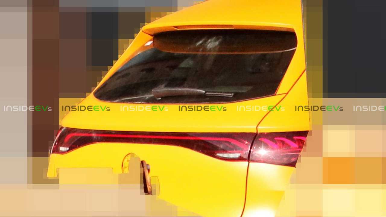 Mercedes EQE SUV, le prime foto spia senza veli