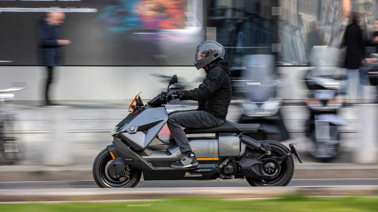 BMW CE 04