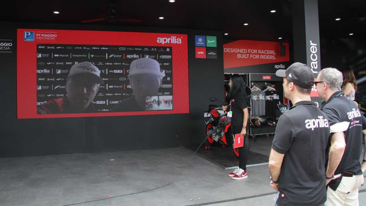 Virtual Meet and Greet bersama dua pembalap Aprilia.